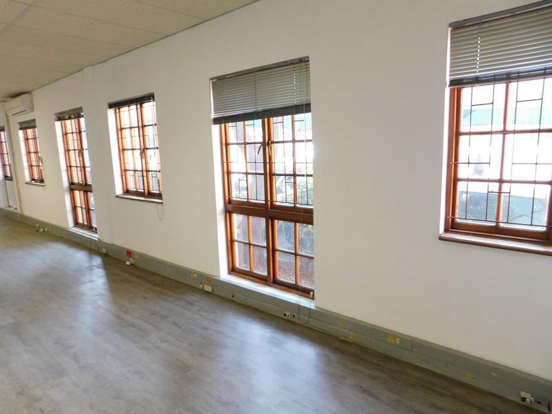 Small Ground Floor Randburg Offices For Sale / To Let. - Photo 10