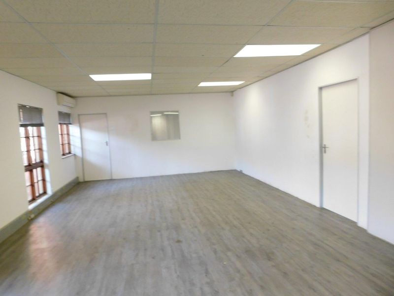 Small Ground Floor Randburg Offices For Sale / To Let. - Photo 9