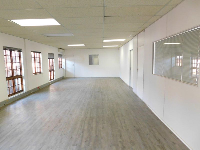 Small Ground Floor Randburg Offices For Sale / To Let. - Photo 8