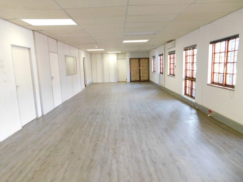 Small Ground Floor Randburg Offices For Sale / To Let. - Photo 7