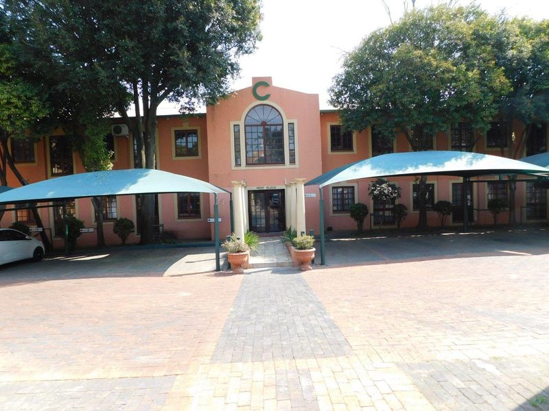 Small Ground Floor Randburg Offices For Sale / To Let. - Photo 4