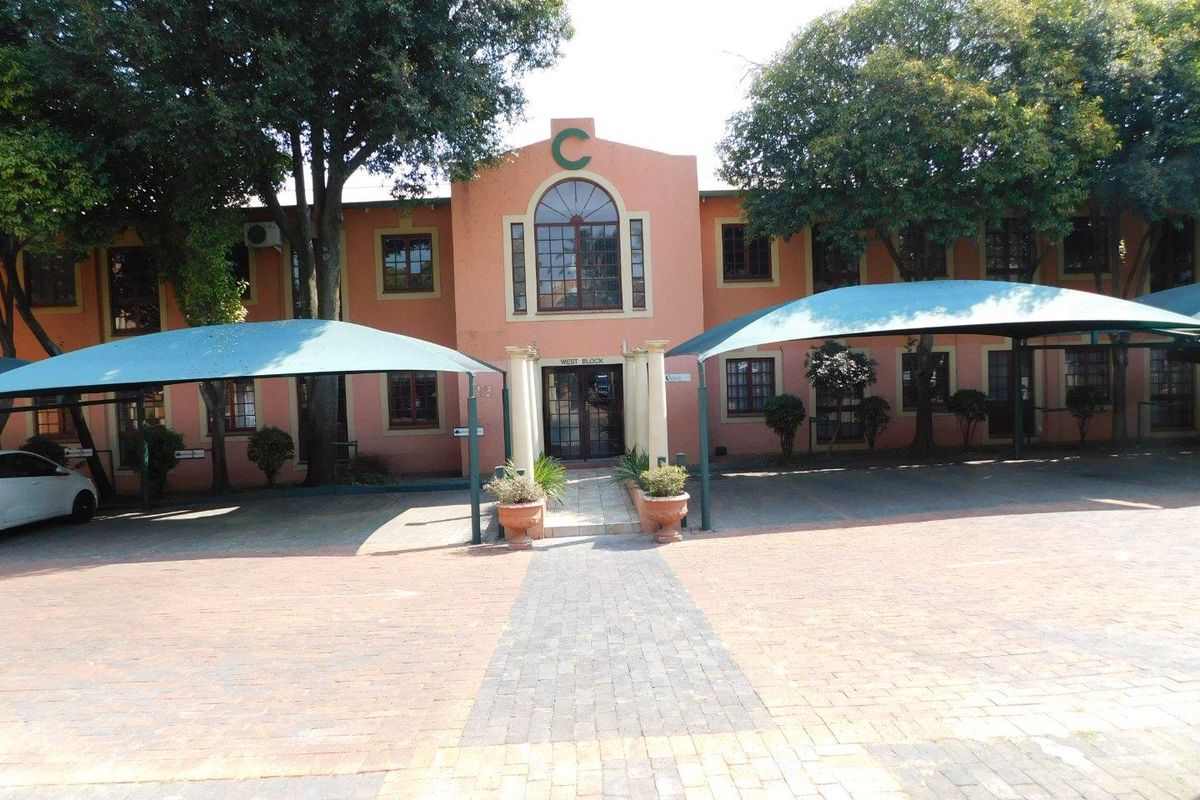 Small Ground Floor Randburg Offices For Sale / To Let. - Photo 4