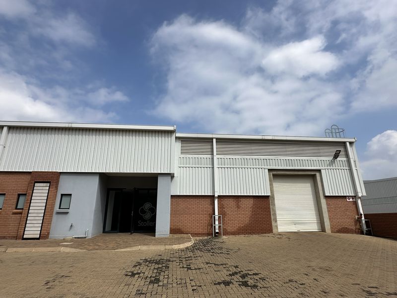 RENT DIRECT FROM OWNER! 573m2-3192m2 Warehouses to Let @ 21 Industrial Estate - Photo 4