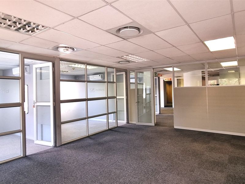 Office space to let in The Woodlands Office Park - Photo 8
