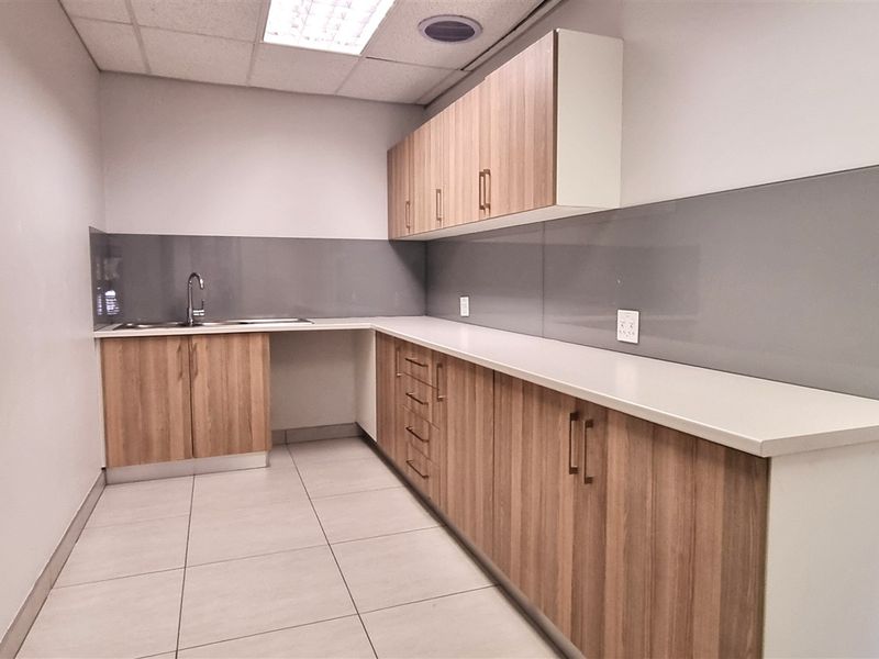 Office space to let in The Woodlands Office Park - Photo 9