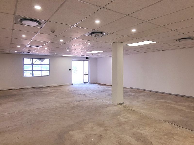 Office space to let on the Ground floor in The Woodlands - Photo 9