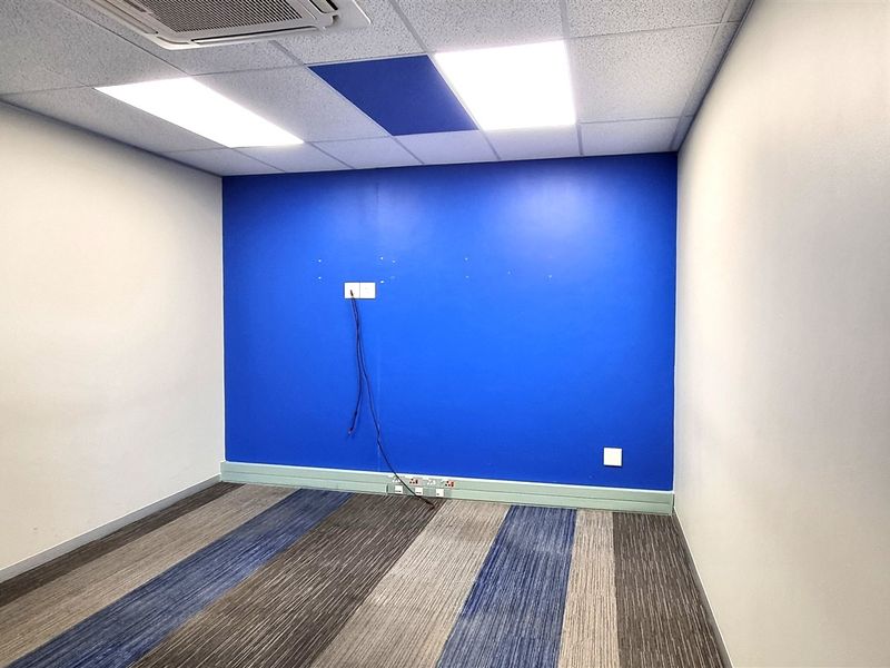 Office space to let in SOLEIL building Lyme Park - Photo 8