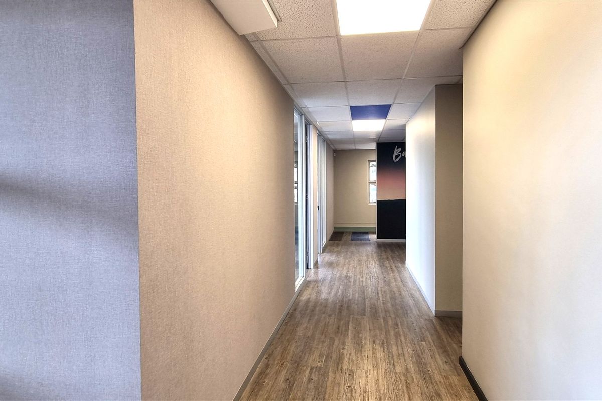 Office space to let in SOLEIL building Lyme Park - Photo 5