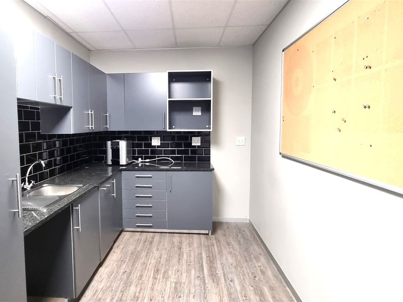 Office space to let in SOLEIL building Lyme Park - Photo 9