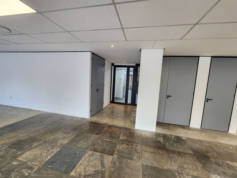 Office space to let in Sandhurst, Sandton - Photo 9