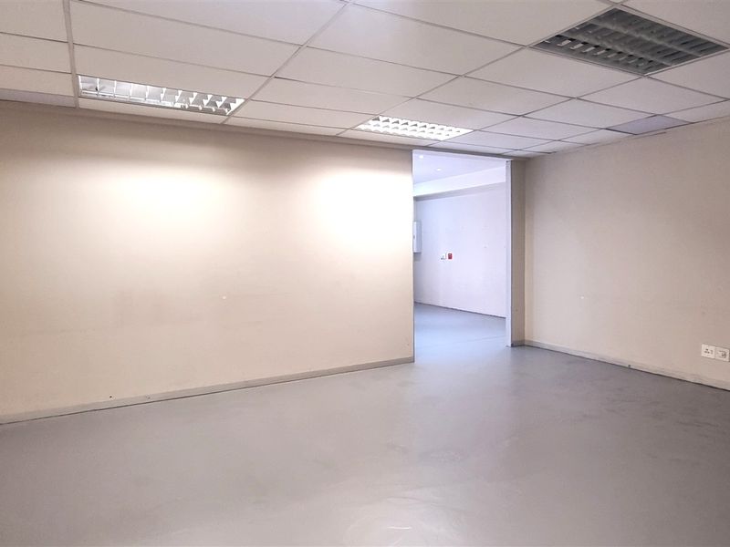 Office space in Woodmead Office Park - Photo 7