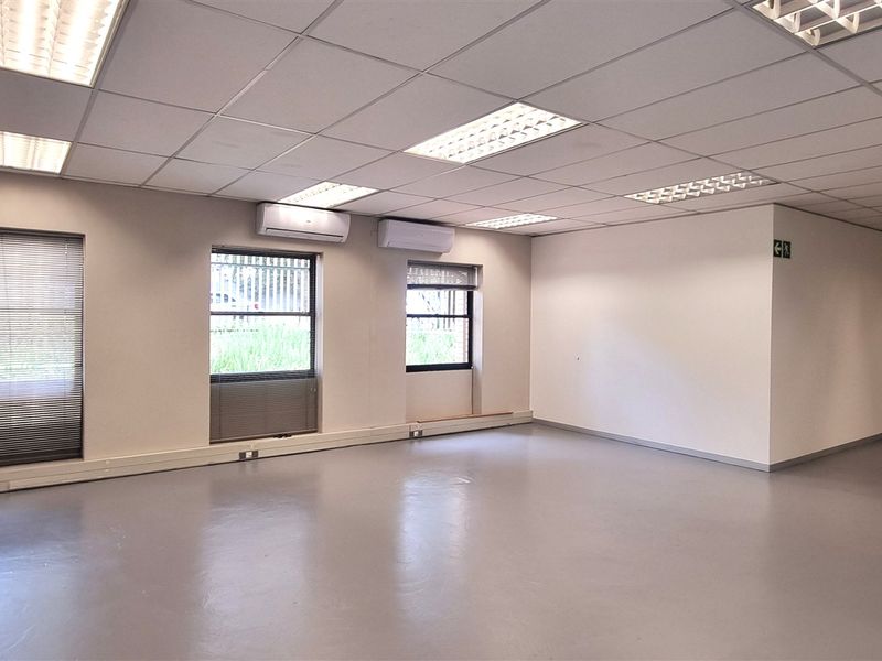 Office space in Woodmead Office Park - Photo 6