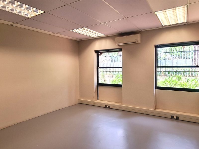 Office space to let in 4 Bridle Close Woodmead - Photo 9