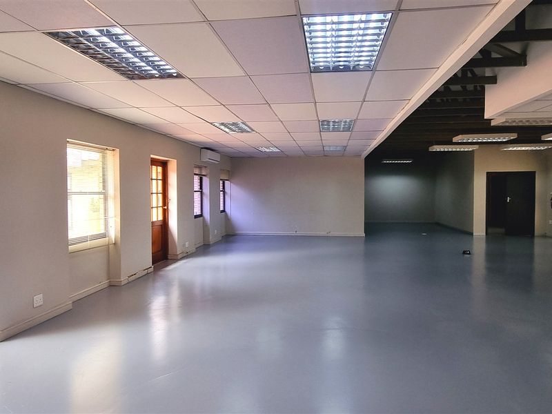 Office space to let in Woodmead Office Park - Photo 4