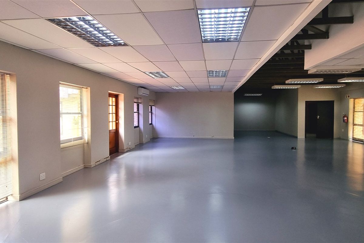 Office space to let in Woodmead Office Park - Photo 4