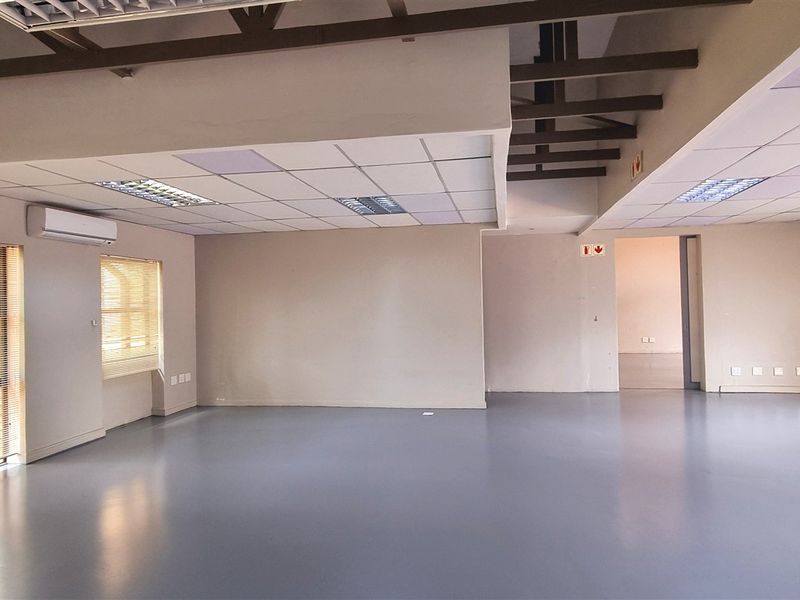 Office space to let in Woodmead Office Park - Photo 3