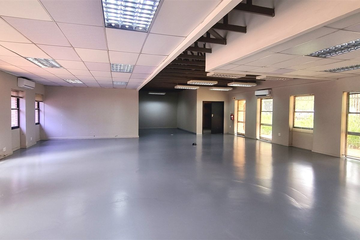 Office space to let in Woodmead Office Park - Photo 5
