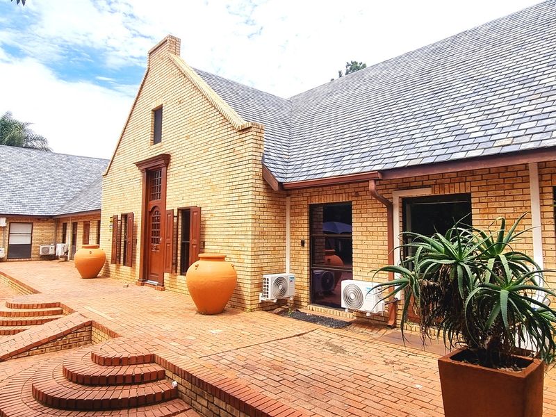 Office space to let in Woodmead Office Park - Photo 9