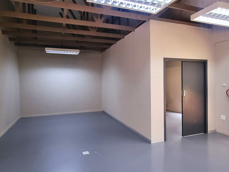 Office space to let in Woodmead Office Park - Photo 8
