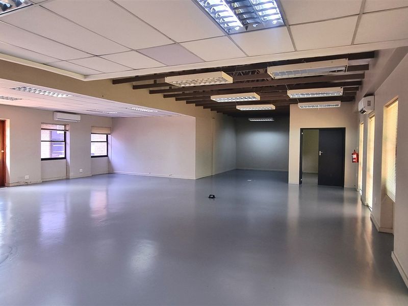Office space to let in Woodmead Office Park - Photo 6