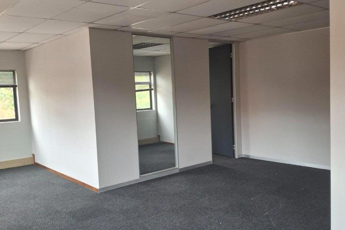GRADE A OFFICE SPACE IN FAERIE GLEN - BACK UP POWER AND 24/7 SECURITY - Photo 3