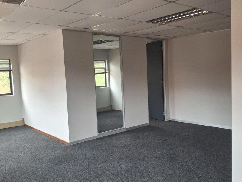 GRADE A OFFICE SPACE IN FAERIE GLEN - BACK UP POWER AND 24/7 SECURITY - Photo 3