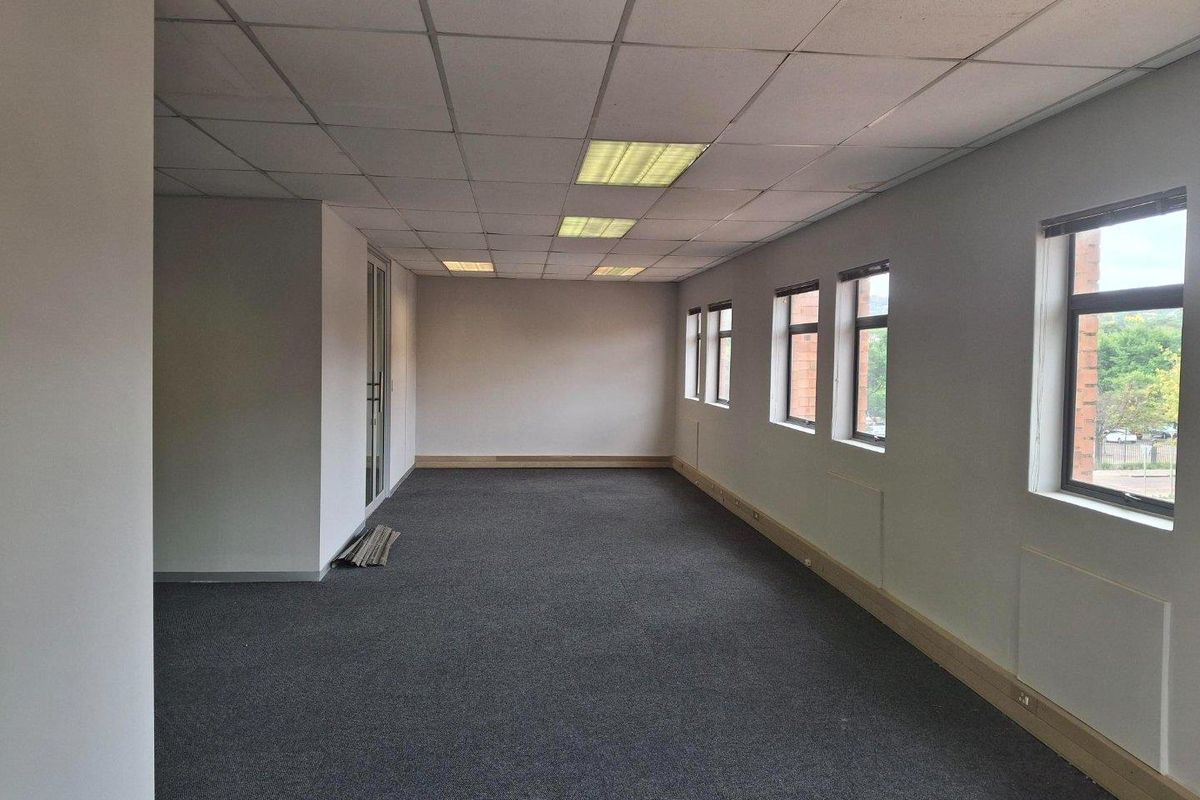 GRADE A OFFICE SPACE IN FAERIE GLEN - BACK UP POWER AND 24/7 SECURITY - Photo 5
