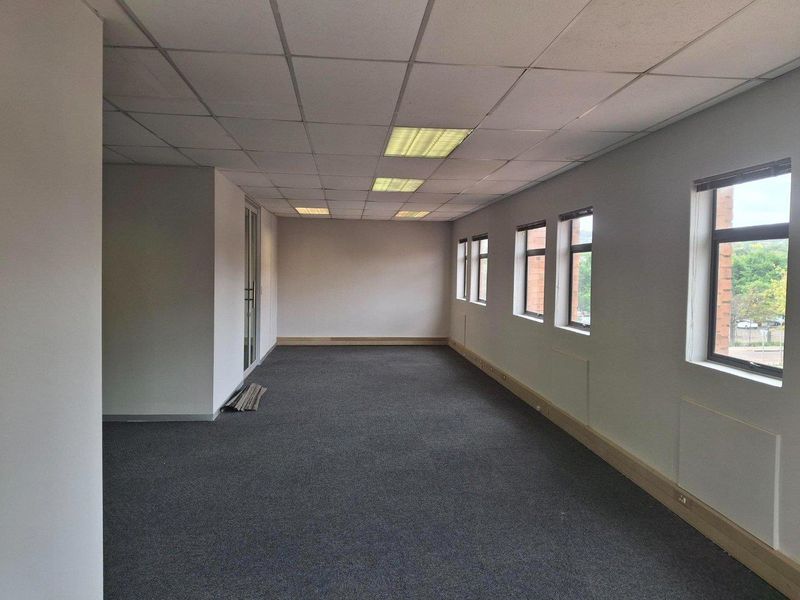 GRADE A OFFICE SPACE IN FAERIE GLEN - BACK UP POWER AND 24/7 SECURITY - Photo 5