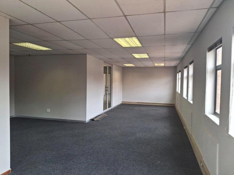 GRADE A OFFICE SPACE IN FAERIE GLEN - BACK UP POWER AND 24/7 SECURITY - Photo 6