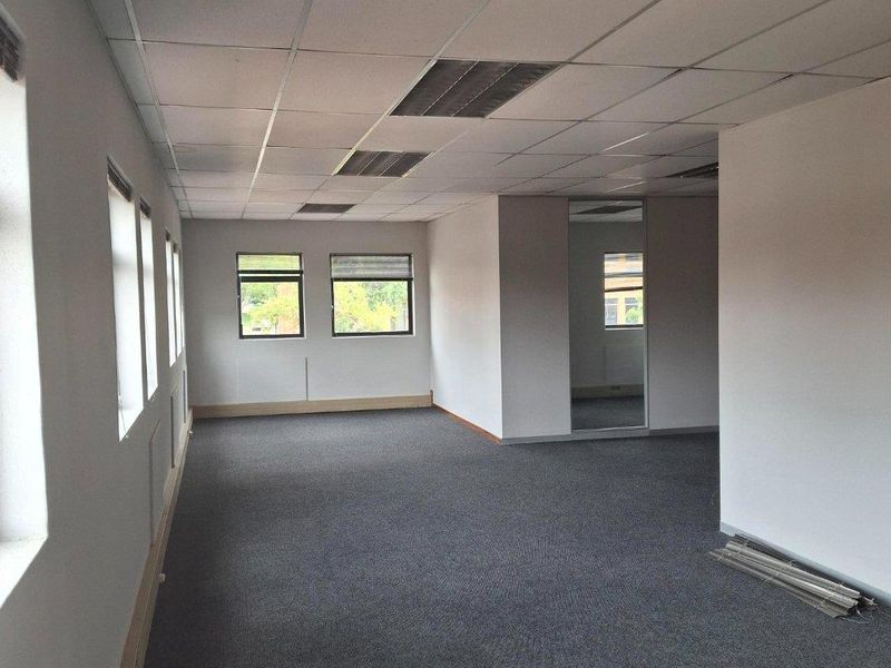 GRADE A OFFICE SPACE IN FAERIE GLEN - BACK UP POWER AND 24/7 SECURITY - Photo 2