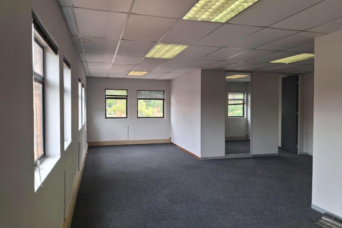GRADE A OFFICE SPACE IN FAERIE GLEN - BACK UP POWER AND 24/7 SECURITY - Photo 4