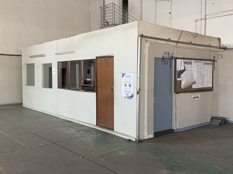 Warehouse to let in Isando - Photo 10