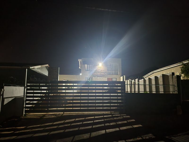 Commercial Building - Photo 2