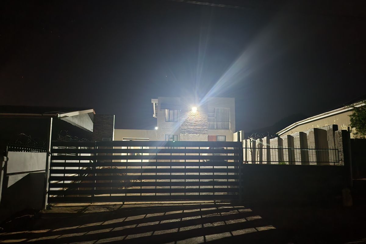 Commercial Building - Photo 2