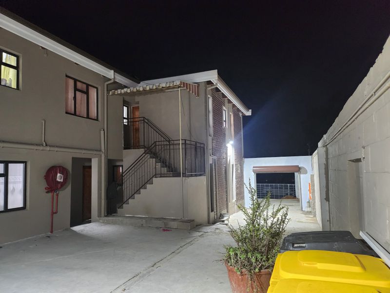 Commercial Building - Photo 1