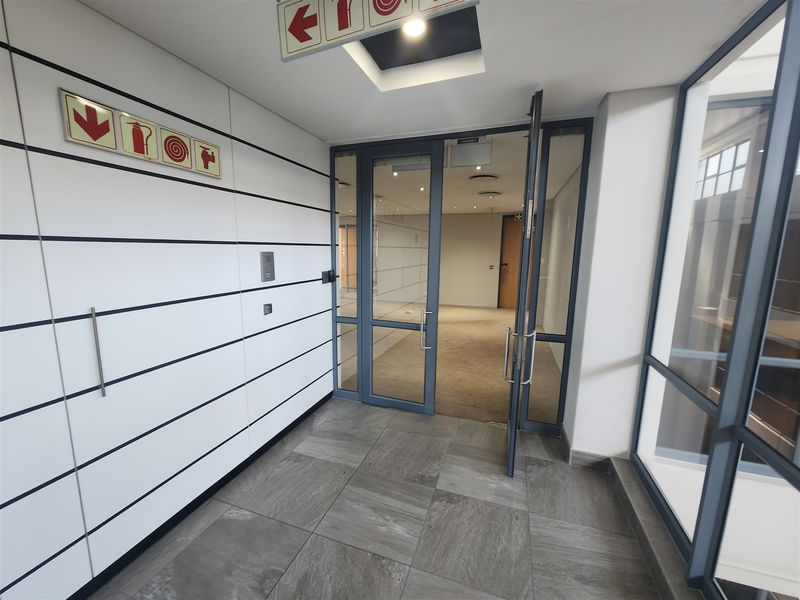 Offices to let in Sandton - Photo 2