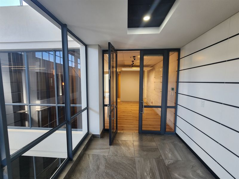 Offices to let in Sandton - Photo 2