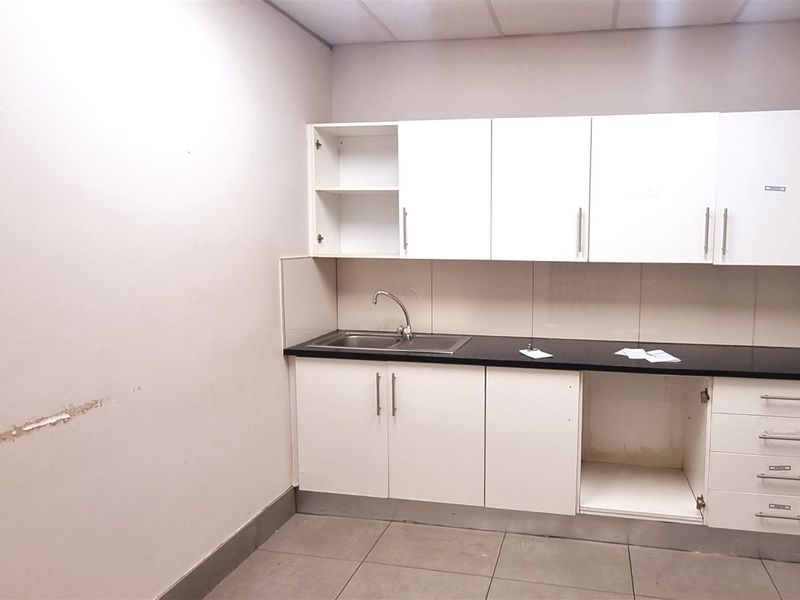 Office space to let on the 1st floor of the North Block in Bradenham Hall in Rivonia - Photo 3