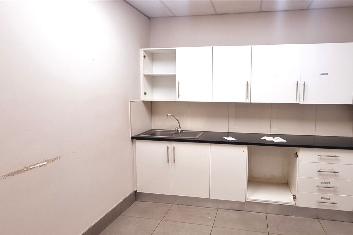 Office space to let on the 1st floor of the North Block in Bradenham Hall in Rivonia - Photo 3