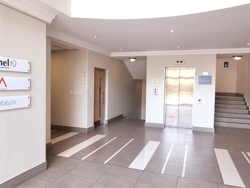 Office space to let on the 1st floor of the North Block in Bradenham Hall in Rivonia - Photo 2