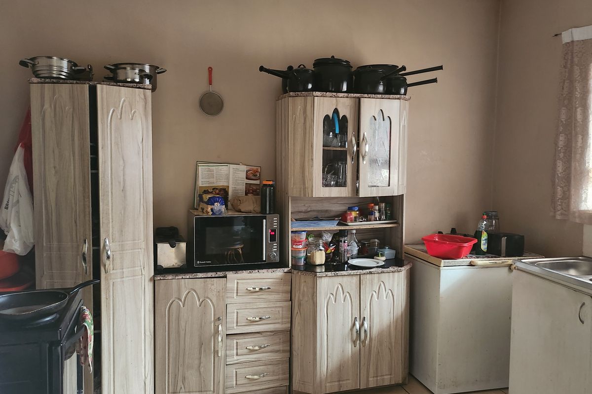 20 Flats and 2 Shops - Photo 2