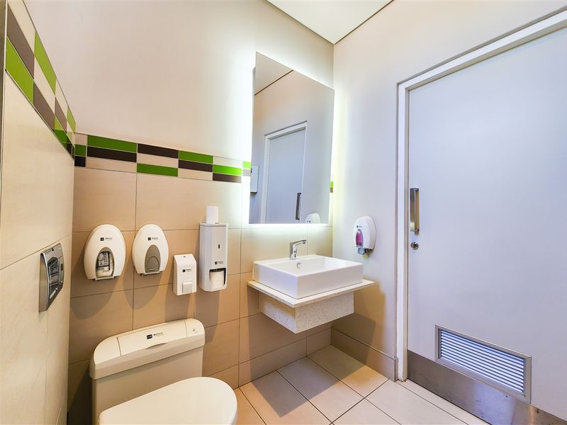 Open Plan Office to Let in Cedar Tree Office Park - Photo 8