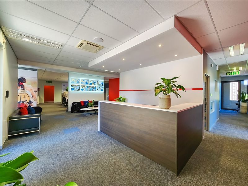Open Plan Office to Let in Cedar Tree Office Park - Photo 5
