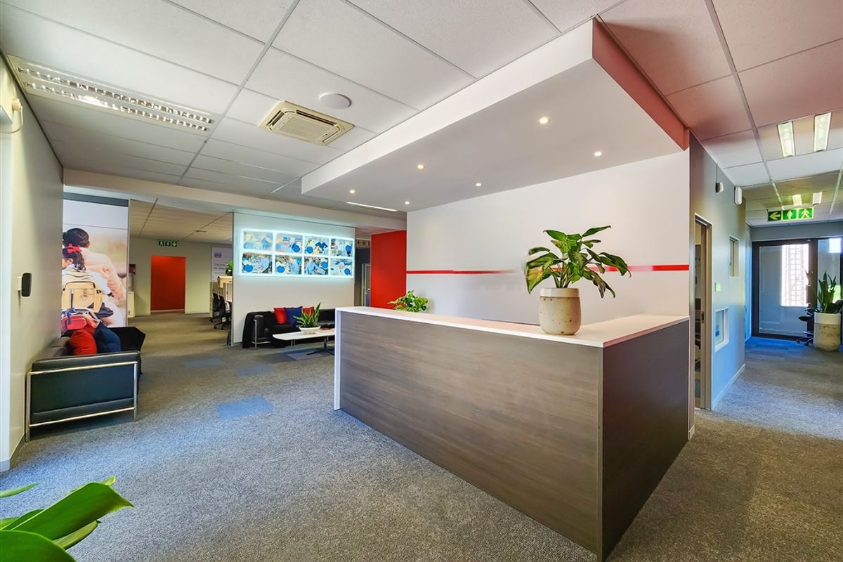 Open Plan Office to Let in Cedar Tree Office Park - Photo 5