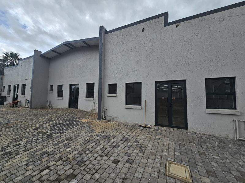 Small warehouse/storage to let in Hennopspark Industrial - Centurion - Photo 2