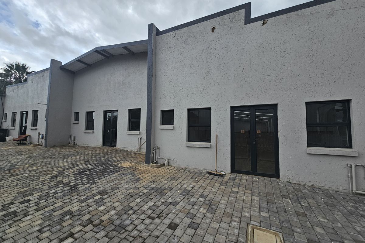 Small warehouse/storage to let in Hennopspark Industrial - Centurion - Photo 2