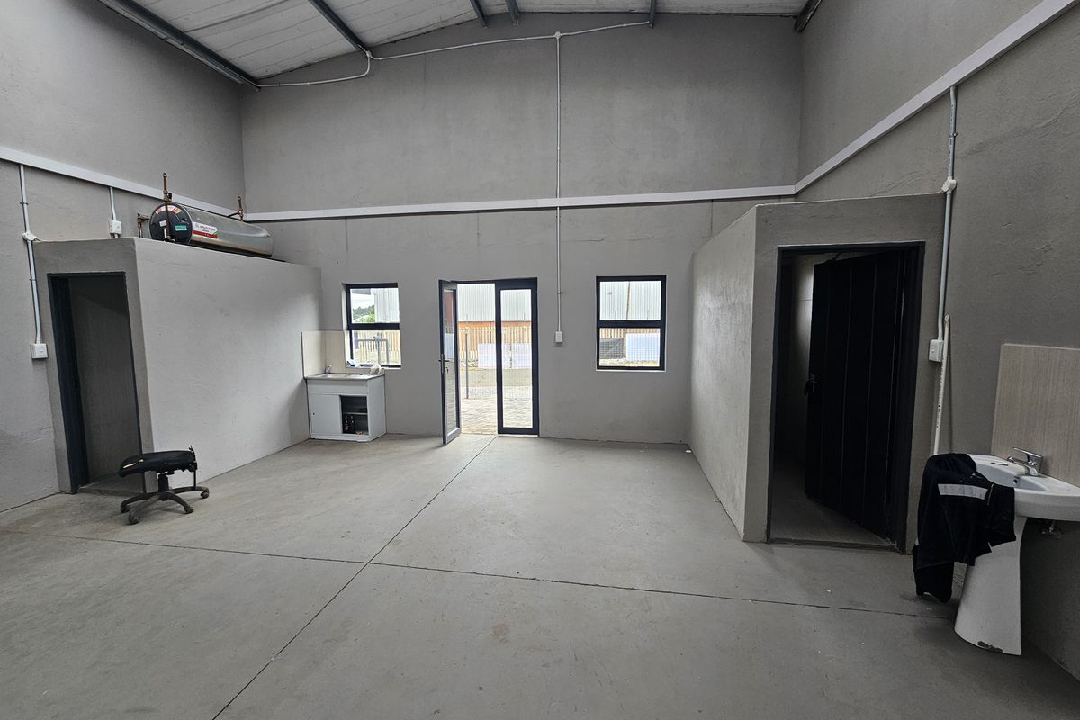 Small warehouse/storage to let in Hennopspark Industrial - Centurion - Photo 5