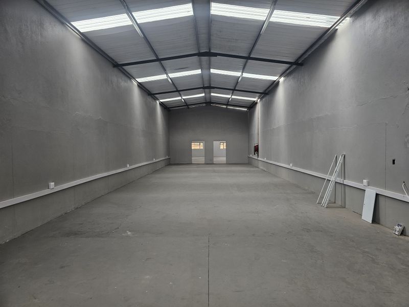 Small warehouse/storage to let in Hennopspark Industrial - Centurion - Photo 4