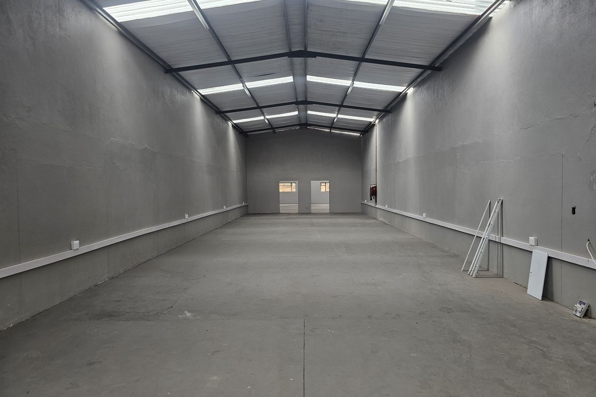 Small warehouse/storage to let in Hennopspark Industrial - Centurion - Photo 4