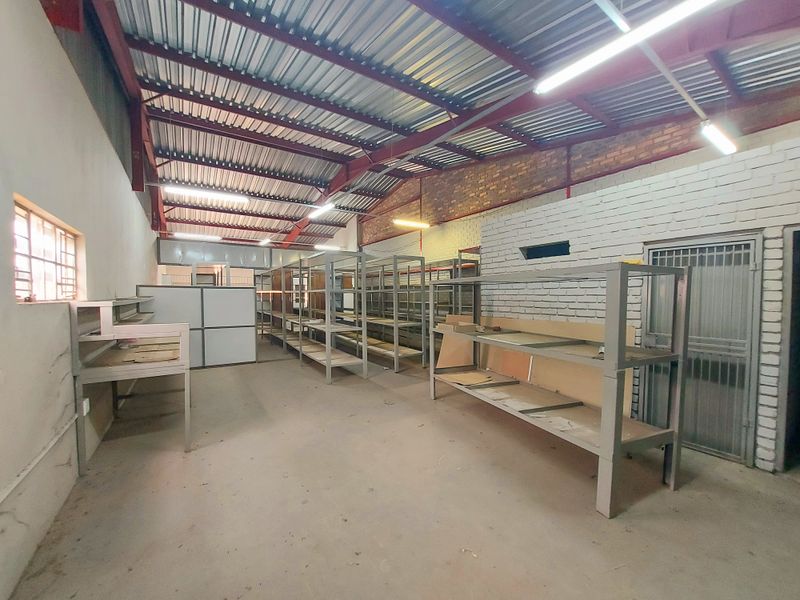 High-Yield Commercial Opportunity – Shopfronts, Offices & 20-Car Parking on Prime Main Road - Photo 3